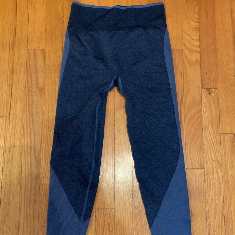 NWOT VS SEAMLESS LEGGINGS